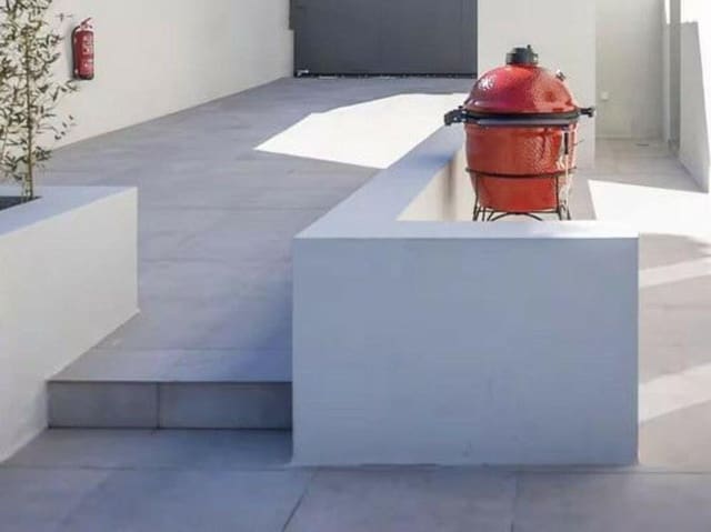 3 soveværelse Villa til leje i Las Brisas, Marbella med swimmingpool garage - € 10.000 (Ref: 9413452)