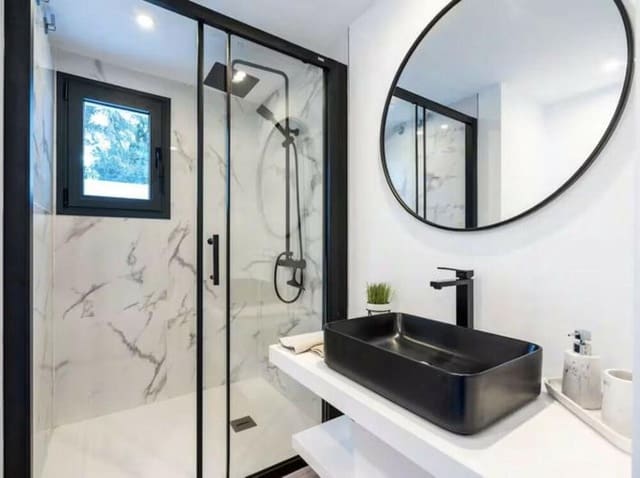 3 soveværelse Villa til leje i Las Brisas, Marbella med swimmingpool garage - € 10.000 (Ref: 9413452)