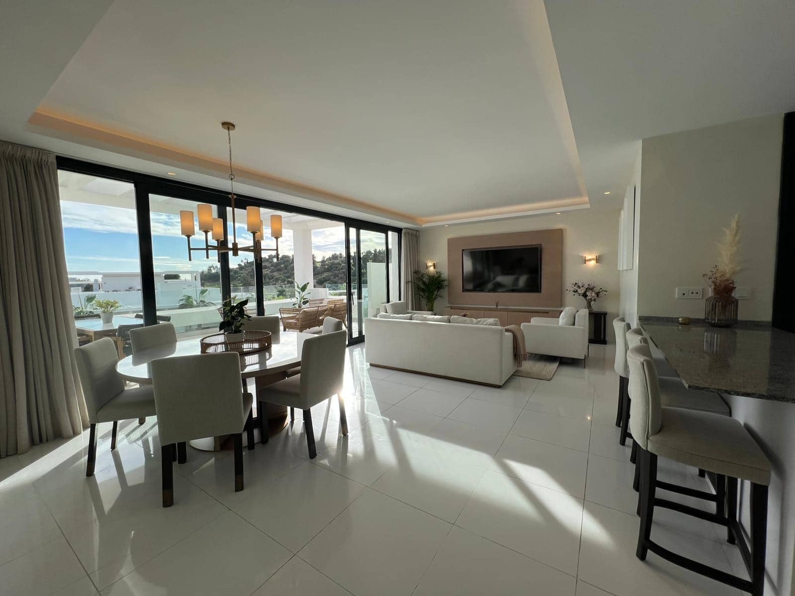 3 soveværelse Penthouse til leje i Benahavis med swimmingpool garage - € 4.500 (Ref: 9415676)