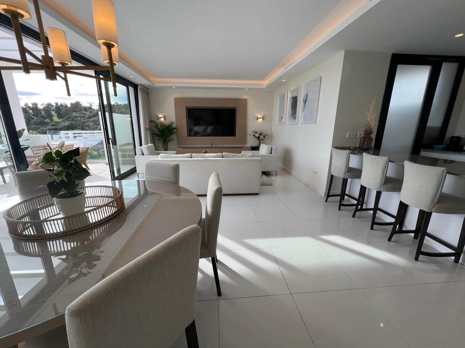 3 soveværelse Penthouse til leje i Benahavis med swimmingpool garage - € 4.500 (Ref: 9415676)