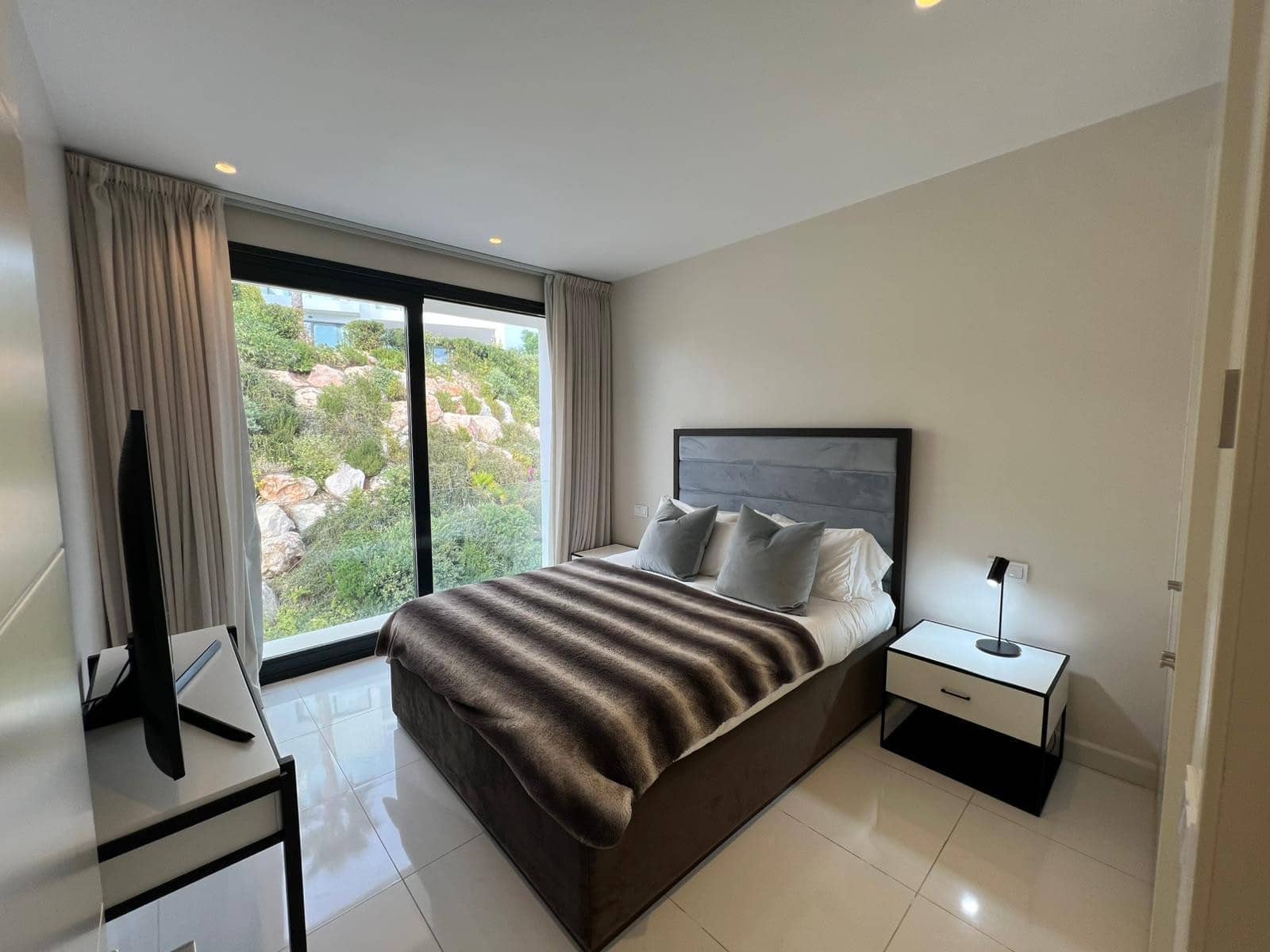 3 soveværelse Penthouse til leje i Benahavis med swimmingpool garage - € 4.500 (Ref: 9415676)