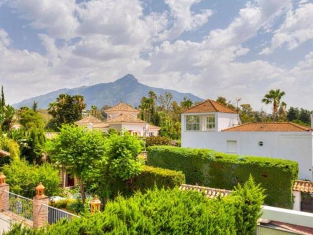 5 soveværelse Villa til salg i Marbella med swimmingpool garage - € 1.750.000 (Ref: 9415678)