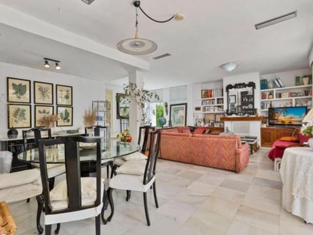 5 soveværelse Villa til salg i Las Brisas, Marbella med swimmingpool garage - € 1.750.000 (Ref: 9415678)