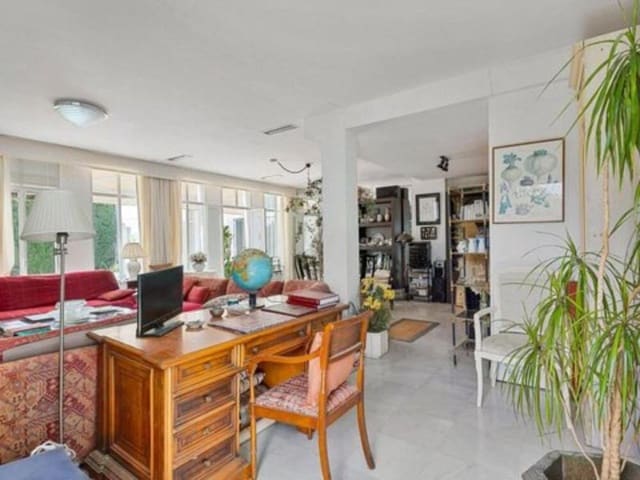 5 soveværelse Villa til salg i Las Brisas, Marbella med swimmingpool garage - € 1.750.000 (Ref: 9415678)