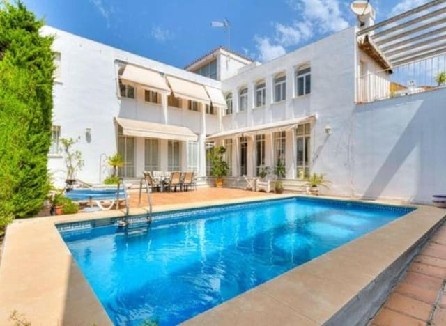 5 soveværelse Villa til salg i Las Brisas, Marbella med swimmingpool garage - € 1.750.000 (Ref: 9415678)