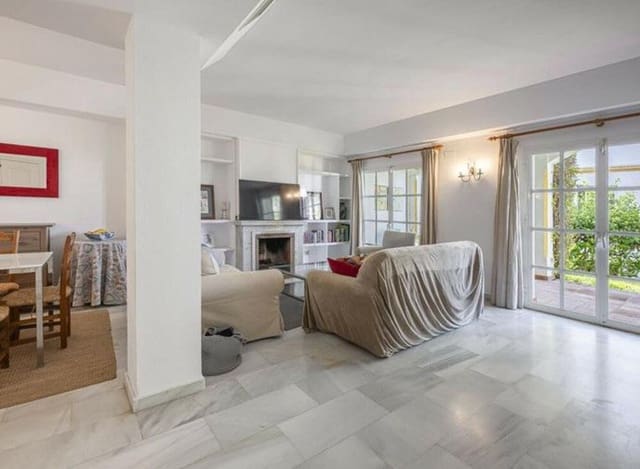 3 quarto Casa em Banda para venda em Selwo, Estepona com piscina garagem - 520 000 € (Ref: 9415679)