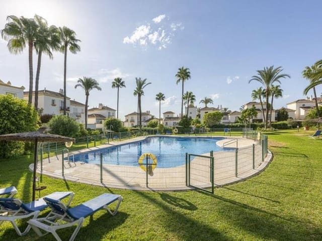 3 quarto Casa em Banda para venda em Selwo, Estepona com piscina garagem - 520 000 € (Ref: 9415679)