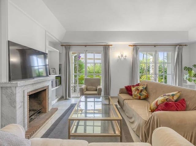 3 quarto Casa em Banda para venda em Selwo, Estepona com piscina garagem - 520 000 € (Ref: 9415679)