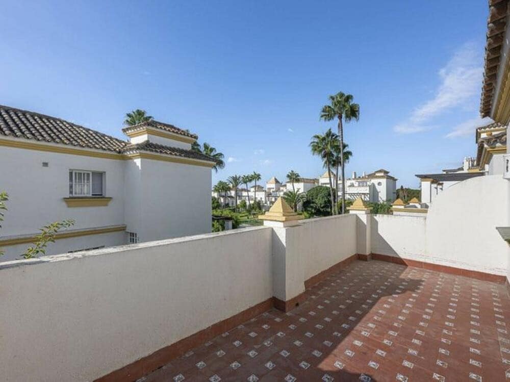 3 Zimmer Haus zu verkaufen in New Golden Mile mit Pool Garage - 520.000 € (Ref: 9415679)