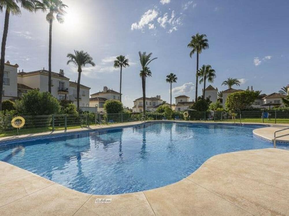 3 Zimmer Haus zu verkaufen in New Golden Mile mit Pool Garage - 520.000 € (Ref: 9415679)