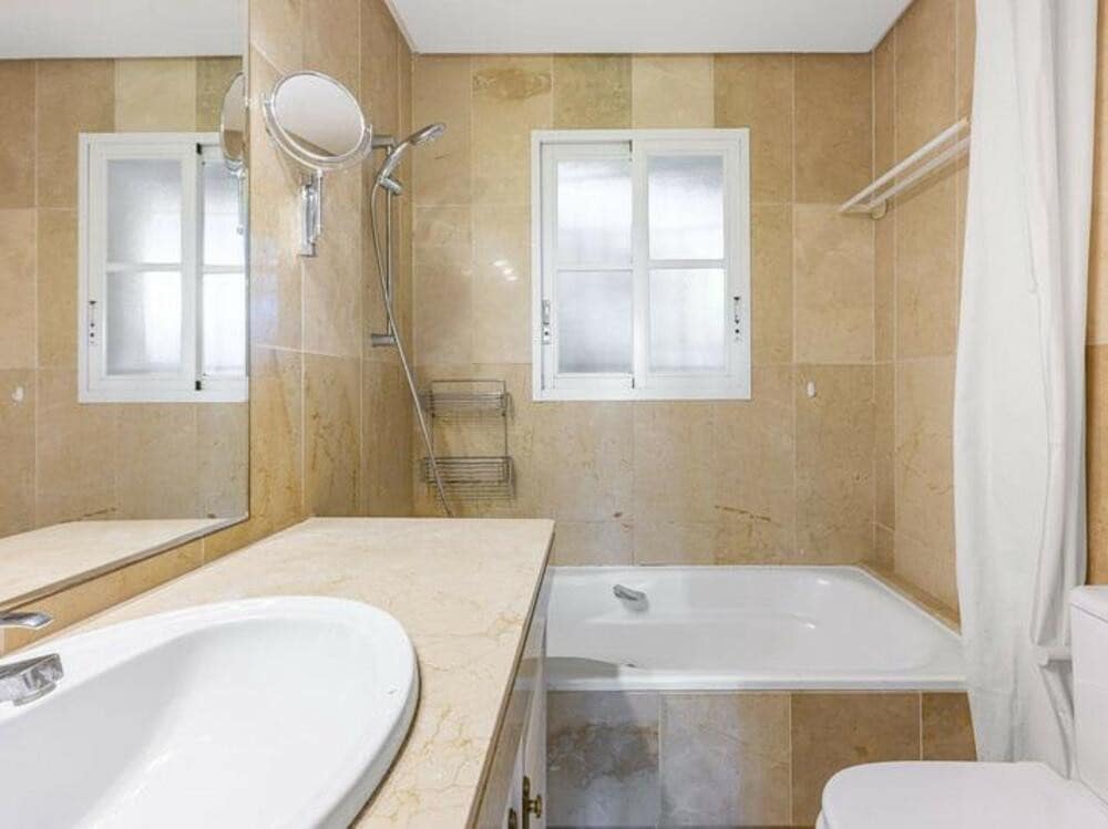 3 Zimmer Haus zu verkaufen in New Golden Mile mit Pool Garage - 520.000 € (Ref: 9415679)