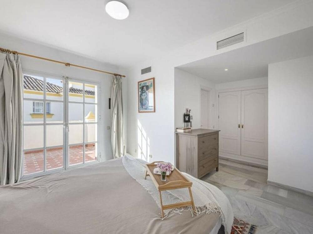 3 Zimmer Haus zu verkaufen in New Golden Mile mit Pool Garage - 520.000 € (Ref: 9415679)