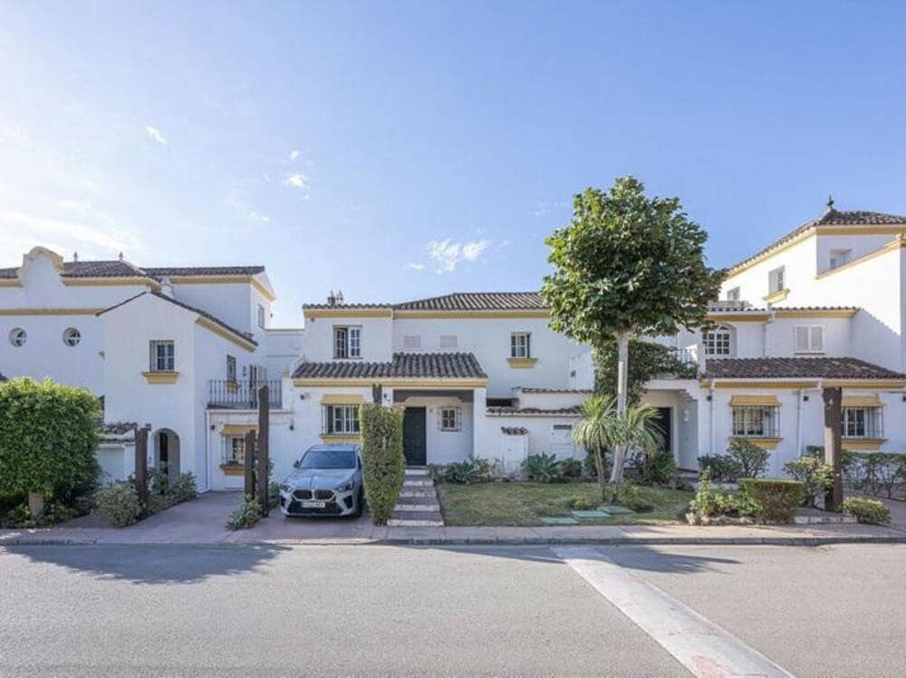 3 Zimmer Haus zu verkaufen in New Golden Mile mit Pool Garage - 520.000 € (Ref: 9415679)