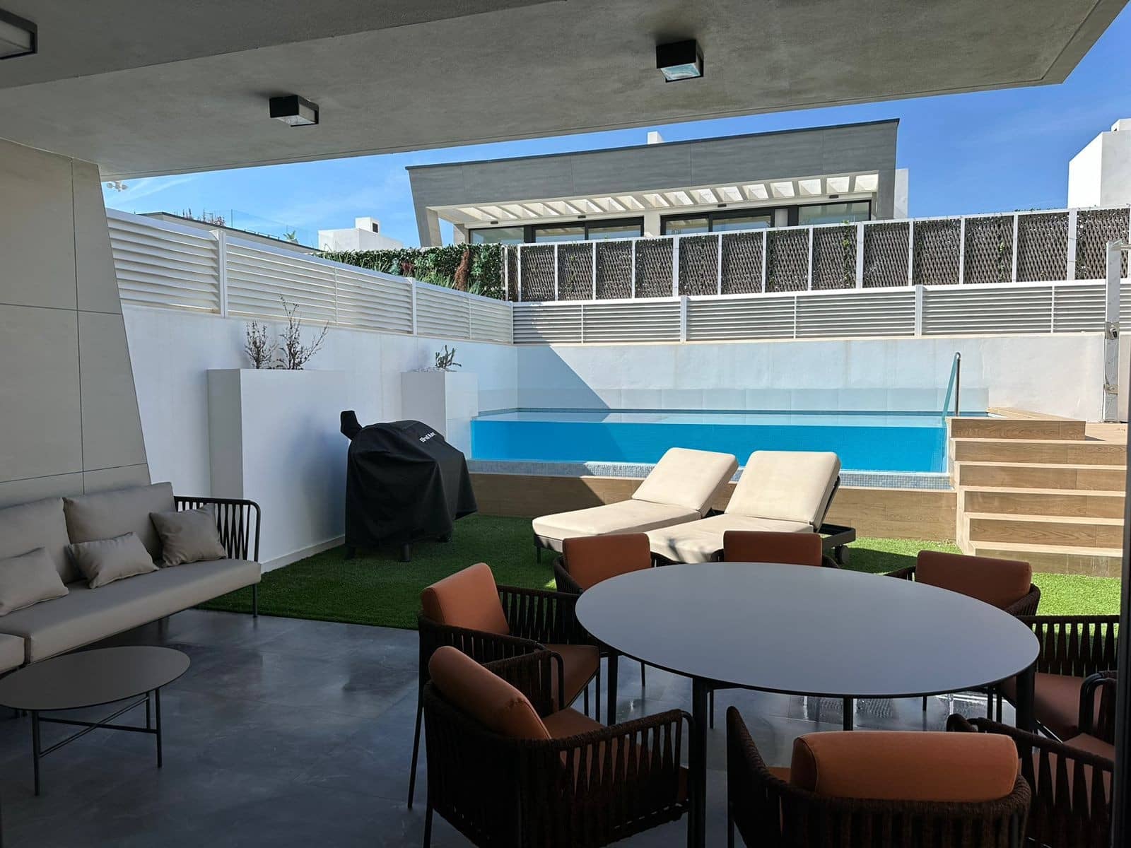 3 makuuhuone Omakotitalo vuokrattavana paikassa Puerto Banus mukana uima-altaan 
autotalli - 10 000 € (Ref: 9419381)