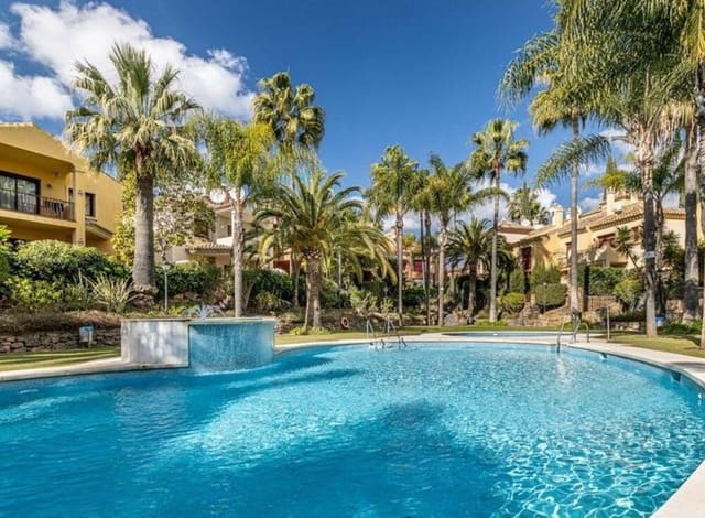 3 makuuhuone Omakotitalo vuokrattavana paikassa Marbella mukana uima-altaan 
autotalli - 6 800 € (Ref: 9422014)