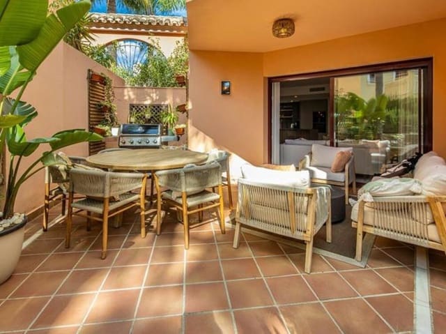 3 makuuhuone Omakotitalo vuokrattavana paikassa Marbella mukana uima-altaan 
autotalli - 6 800 € (Ref: 9422014)