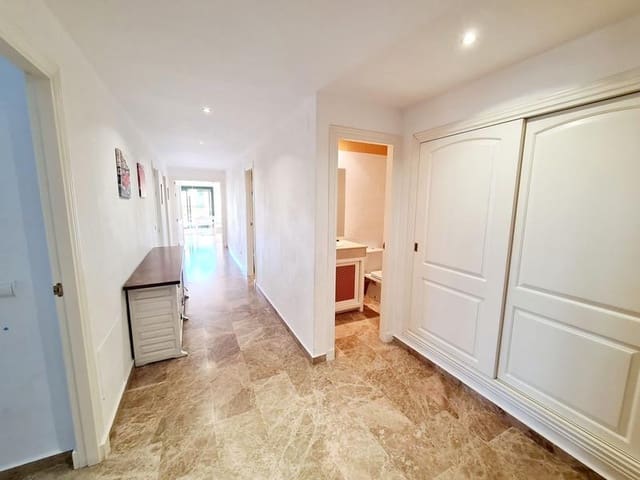 Apartamento de 3 habitaciones en Nueva Alcántara, Marbella en venta con piscina garaje - 595.000 € (Ref: 9426726)