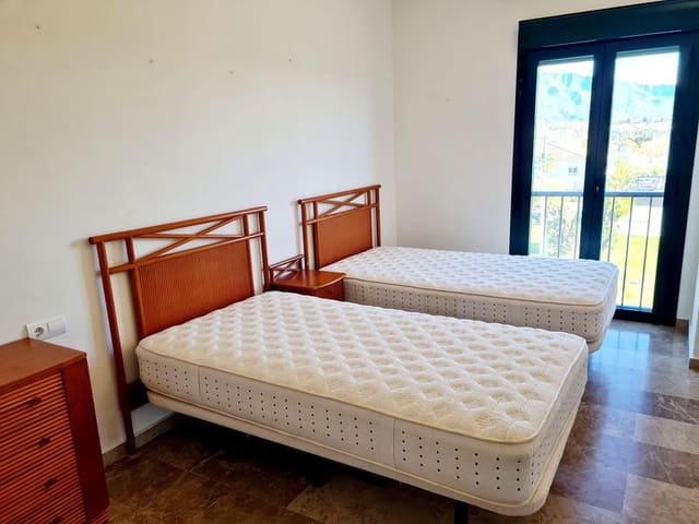 Apartamento de 3 habitaciones en Nueva Alcántara, Marbella en venta con piscina garaje - 595.000 € (Ref: 9426726)