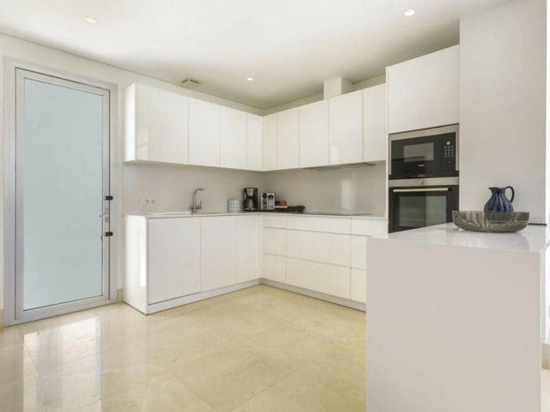 3 makuuhuone Huvila vuokrattavana paikassa Marbella mukana uima-altaan 
autotalli - 8 500 € (Ref: 9429608)