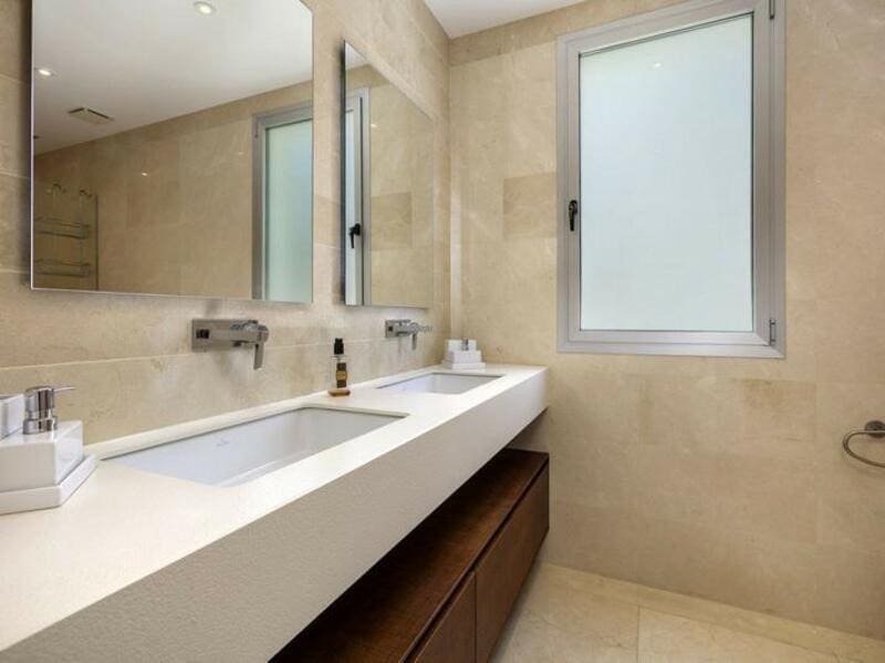 3 makuuhuone Huvila vuokrattavana paikassa Marbella mukana uima-altaan 
autotalli - 8 500 € (Ref: 9429608)