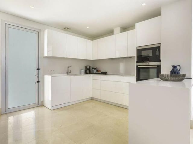 3 camera da letto Villa da affittare in Río Real, Marbella con piscina garage - 8.500 € (Rif: 9429608)