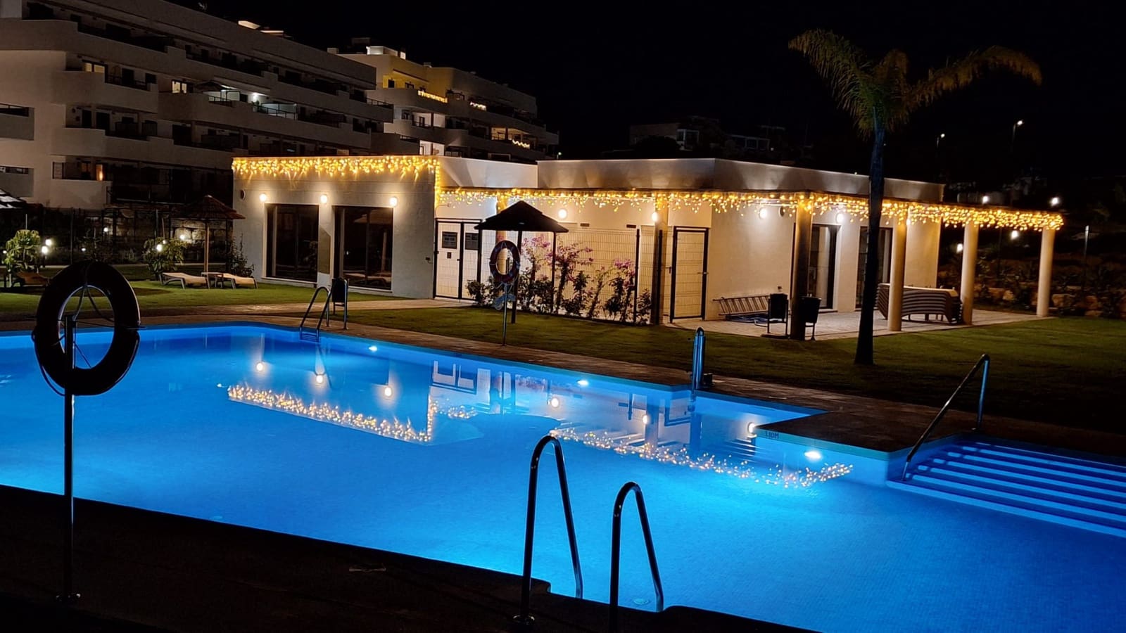 2 Zimmer Apartment zu verkaufen in Estepona mit Pool Garage - 445.000 € (Ref: 9432830)