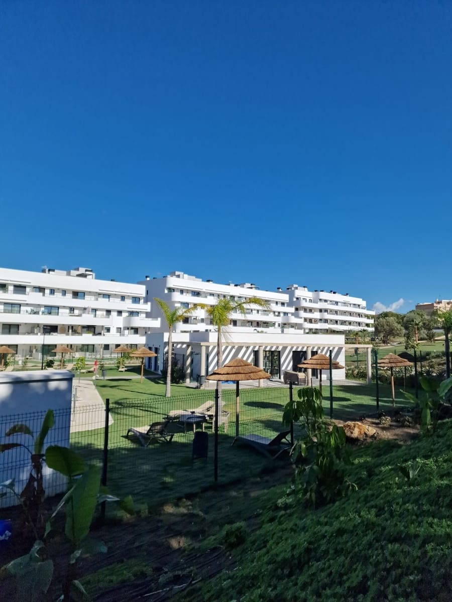 2 slaapkamer Appartement te koop in Estepona met zwembad garage - € 445.000 (Ref: 9432830)