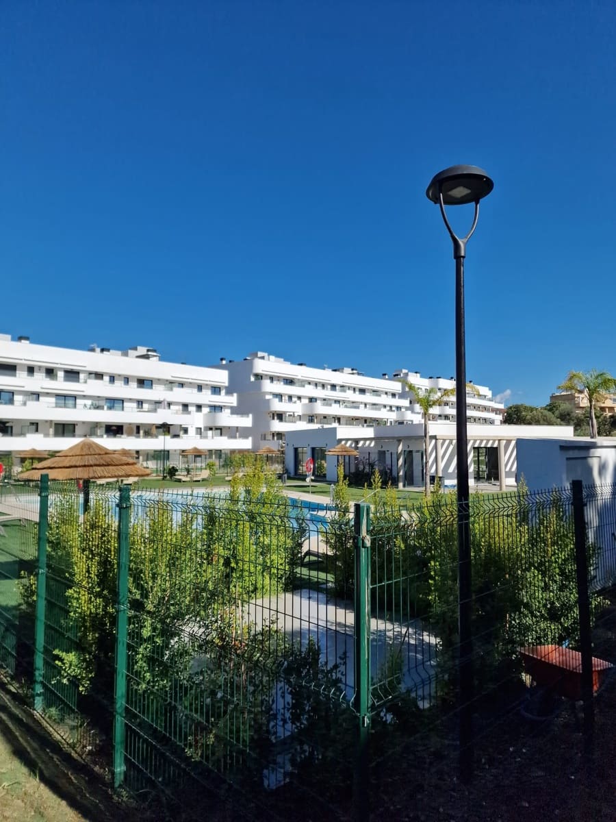 2 slaapkamer Appartement te koop in Estepona met zwembad garage - € 445.000 (Ref: 9432830)