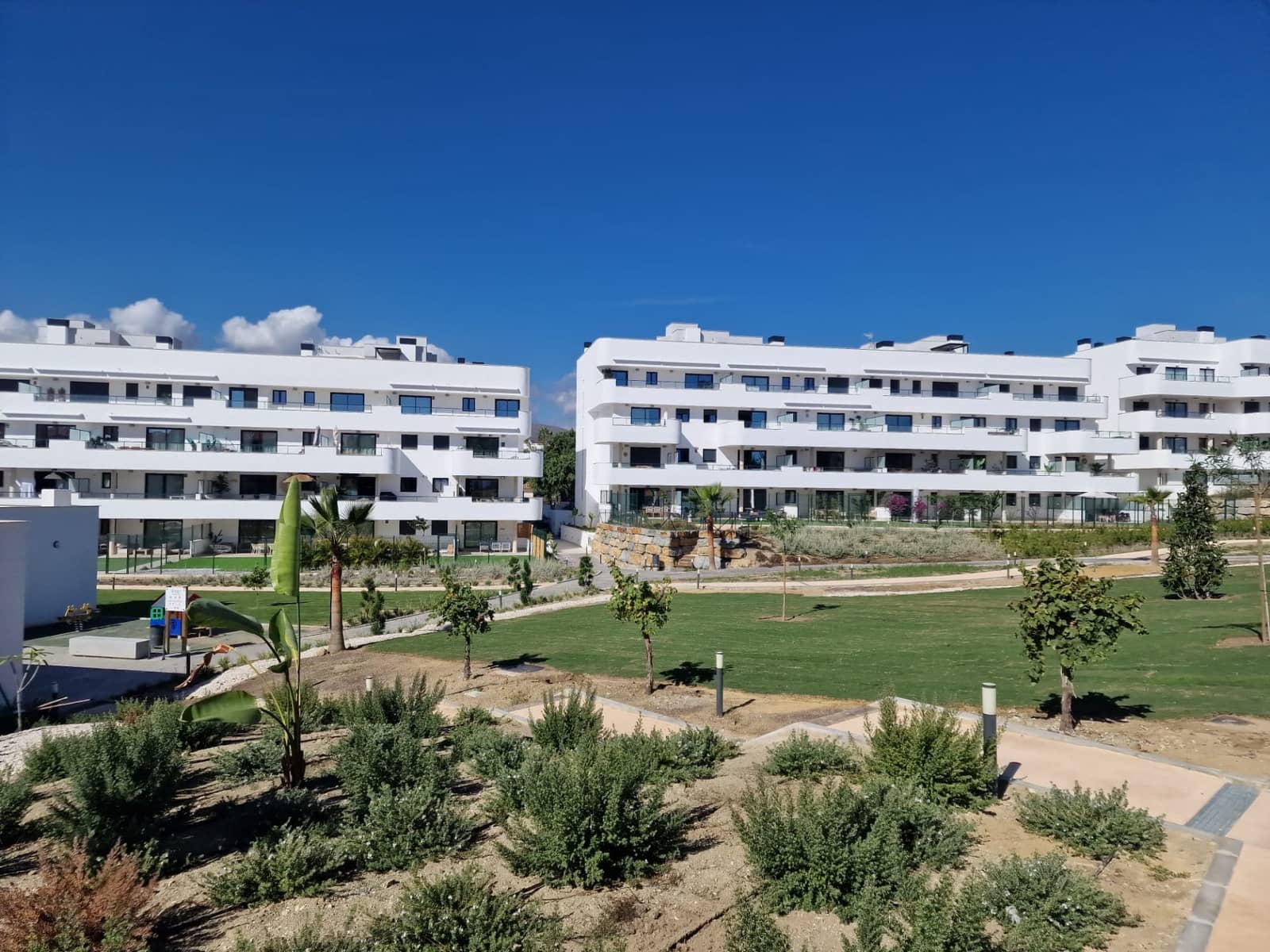 2 slaapkamer Appartement te koop in Estepona met zwembad garage - € 445.000 (Ref: 9432830)