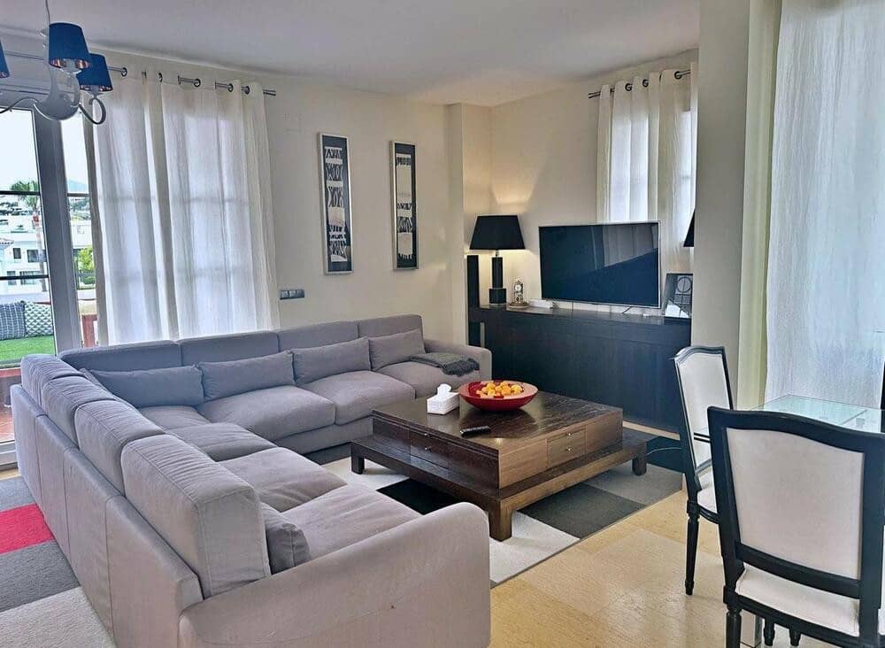 5 soveværelse Semi-Rækkehus til leje i Estepona med swimmingpool garage - € 4.500 (Ref: 9432831)