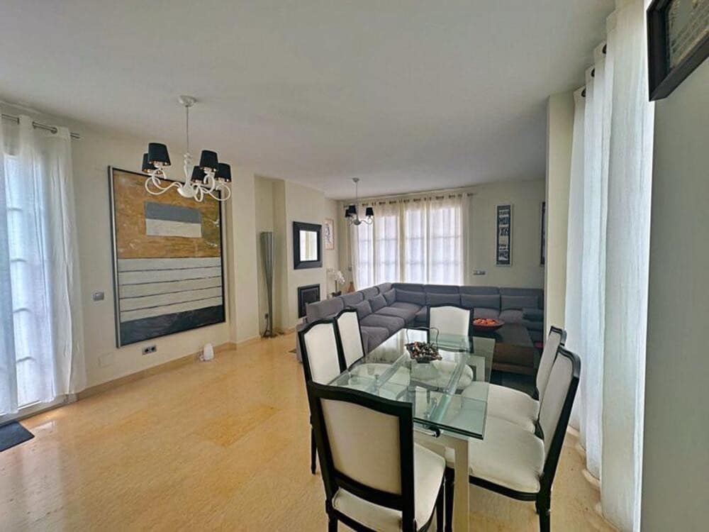 5 soveværelse Semi-Rækkehus til leje i Estepona med swimmingpool garage - € 4.500 (Ref: 9432831)