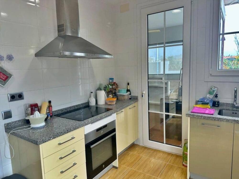 5 soveværelse Semi-Rækkehus til leje i Estepona med swimmingpool garage - € 4.500 (Ref: 9432831)