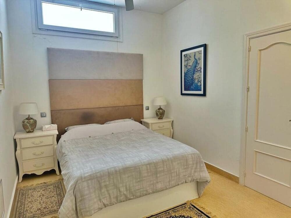 5 soveværelse Semi-Rækkehus til leje i Estepona med swimmingpool garage - € 4.500 (Ref: 9432831)