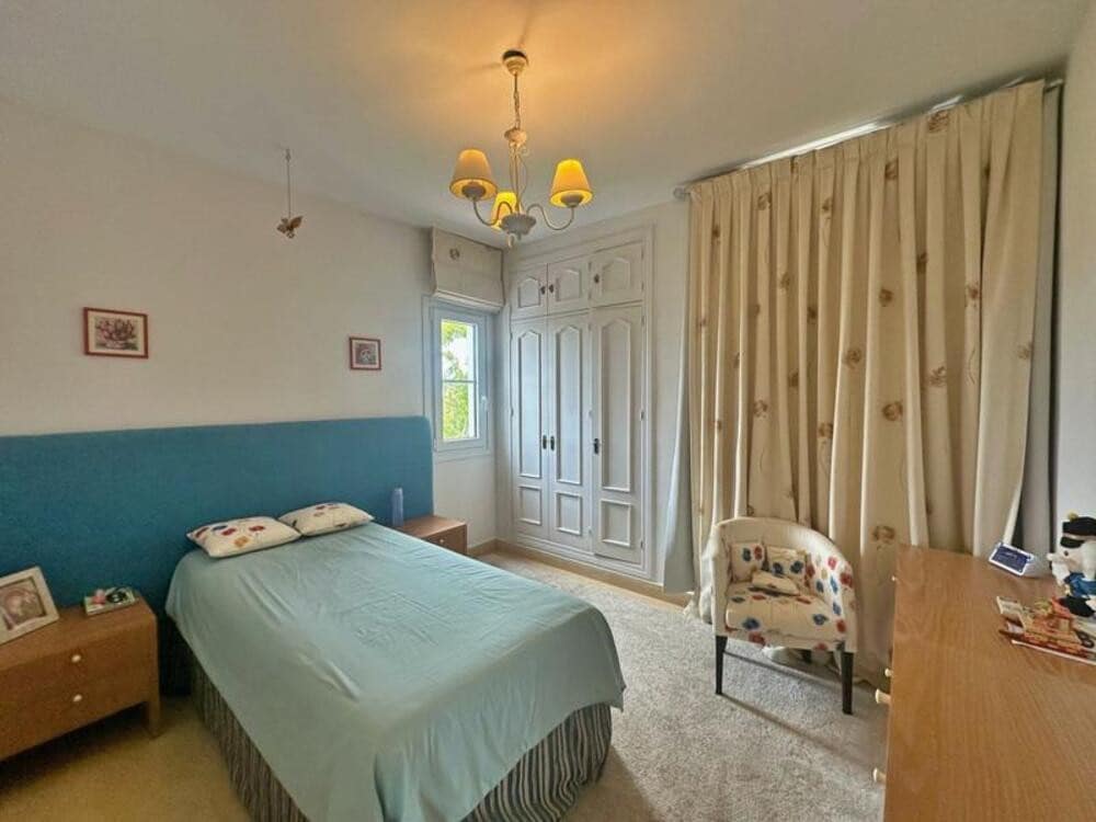 5 soveværelse Semi-Rækkehus til leje i Estepona med swimmingpool garage - € 4.500 (Ref: 9432831)