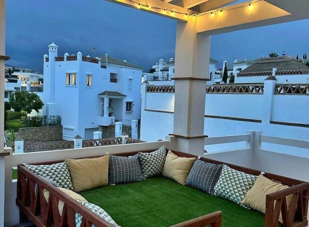 5 soveværelse Semi-Rækkehus til leje i Estepona med swimmingpool garage - € 4.500 (Ref: 9432831)