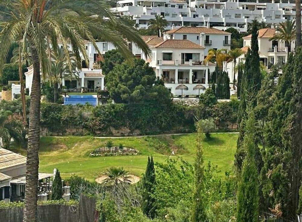 5 soveværelse Semi-Rækkehus til leje i Estepona med swimmingpool garage - € 4.500 (Ref: 9432831)