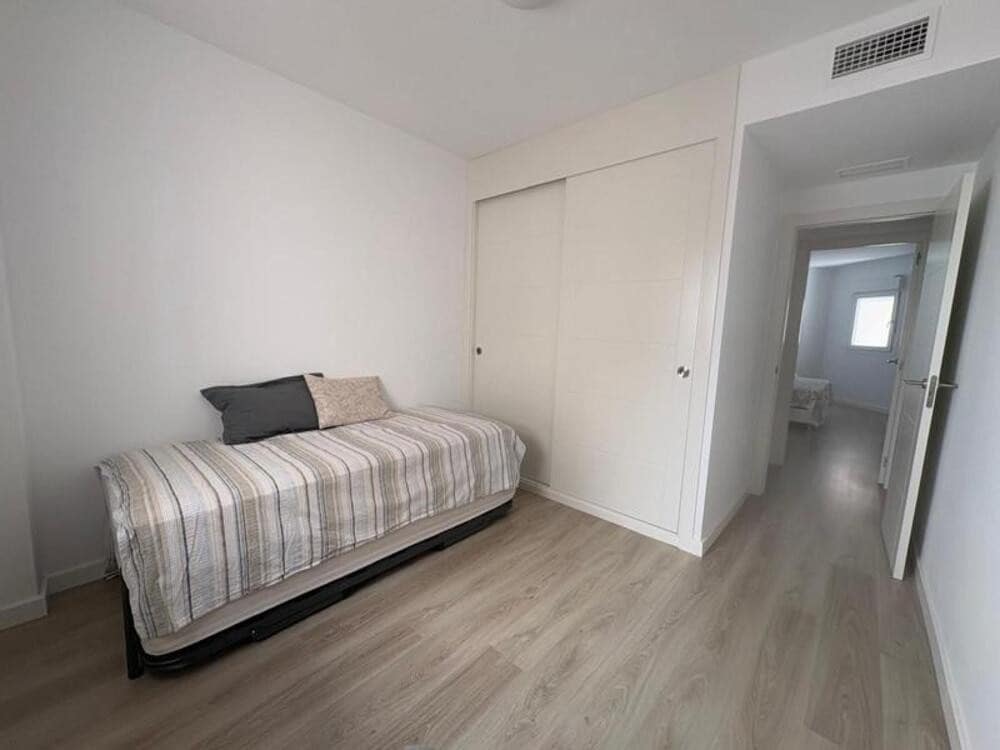 Appartement de 3 chambres à louer à Marbella avec piscine garage - 2 500 € (Ref: 9432832)