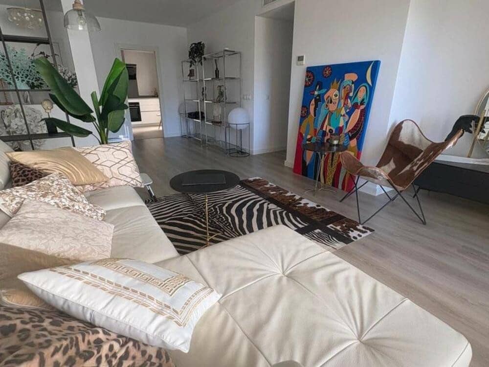 Appartement de 3 chambres à louer à Marbella avec piscine garage - 2 500 € (Ref: 9432832)