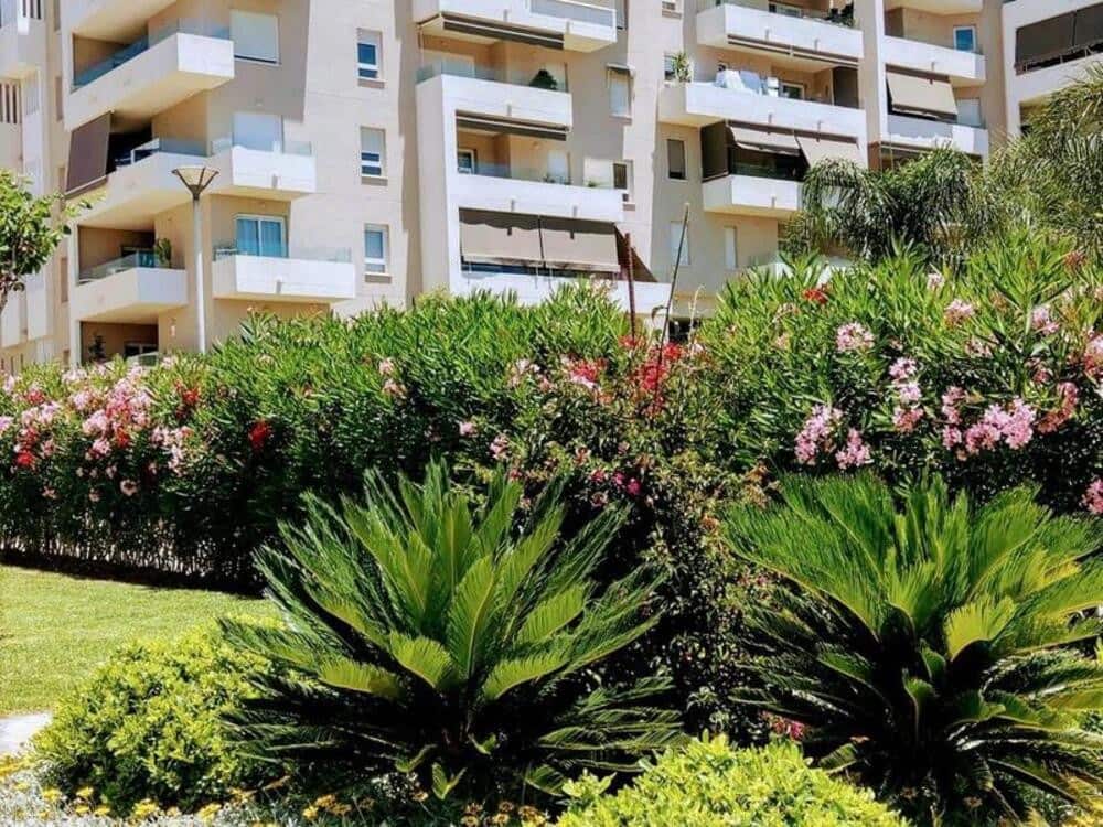 Appartement de 3 chambres à louer à Marbella avec piscine garage - 2 500 € (Ref: 9432832)