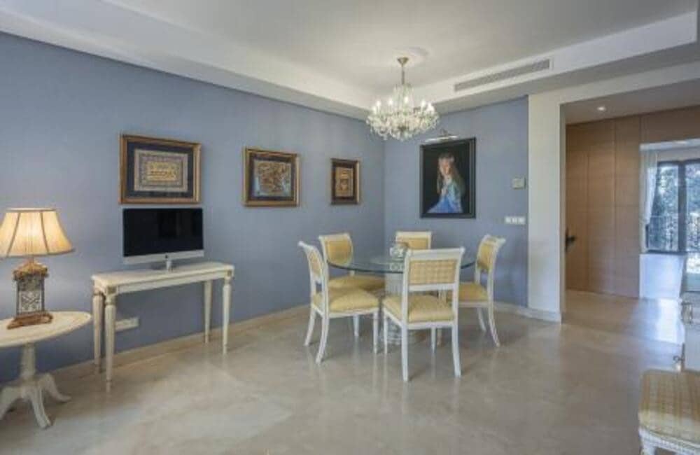 3 quarto Apartamento para venda em Benahavis com piscina garagem - 1 500 000 € (Ref: 9436613)