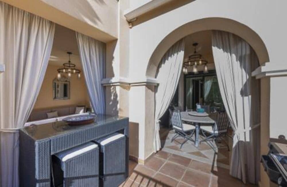 3 quarto Apartamento para venda em Benahavis com piscina garagem - 1 500 000 € (Ref: 9436613)