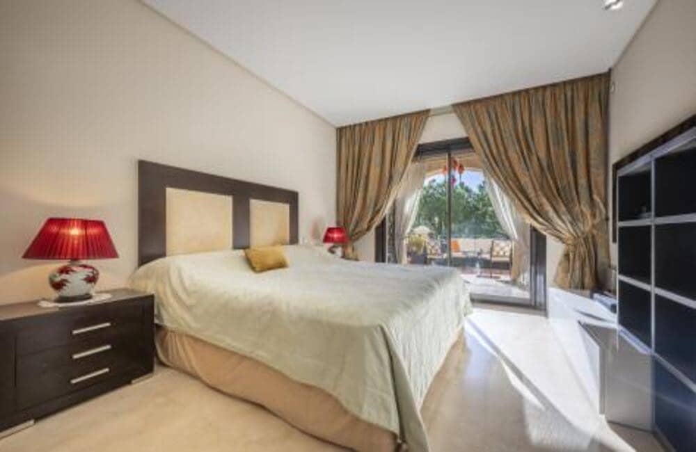 3 quarto Apartamento para venda em Benahavis com piscina garagem - 1 500 000 € (Ref: 9436613)