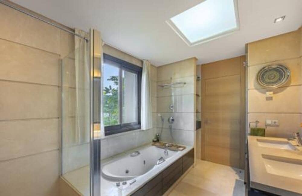 3 quarto Apartamento para venda em Benahavis com piscina garagem - 1 500 000 € (Ref: 9436613)