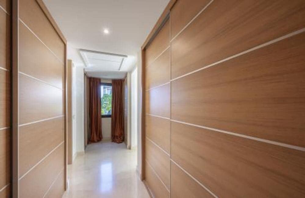 3 quarto Apartamento para venda em Benahavis com piscina garagem - 1 500 000 € (Ref: 9436613)