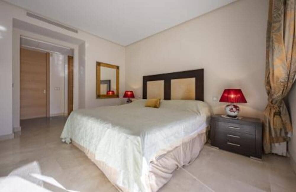 3 quarto Apartamento para venda em Benahavis com piscina garagem - 1 500 000 € (Ref: 9436613)