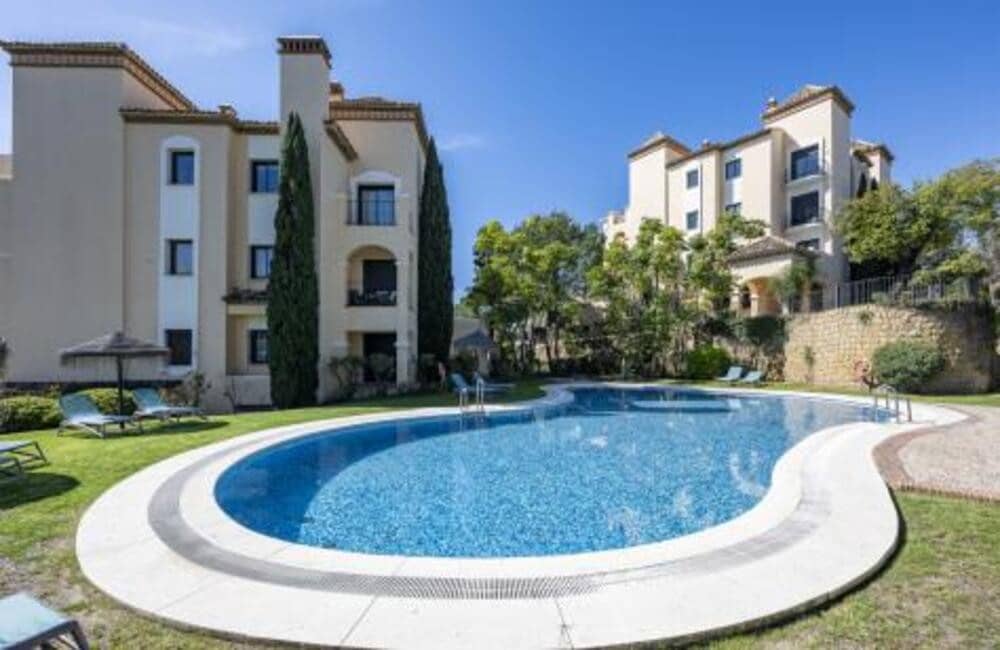 3 quarto Apartamento para venda em Benahavis com piscina garagem - 1 500 000 € (Ref: 9436613)