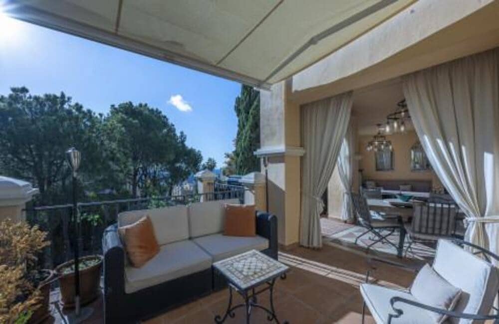 3 quarto Apartamento para venda em Benahavis com piscina garagem - 1 500 000 € (Ref: 9436613)