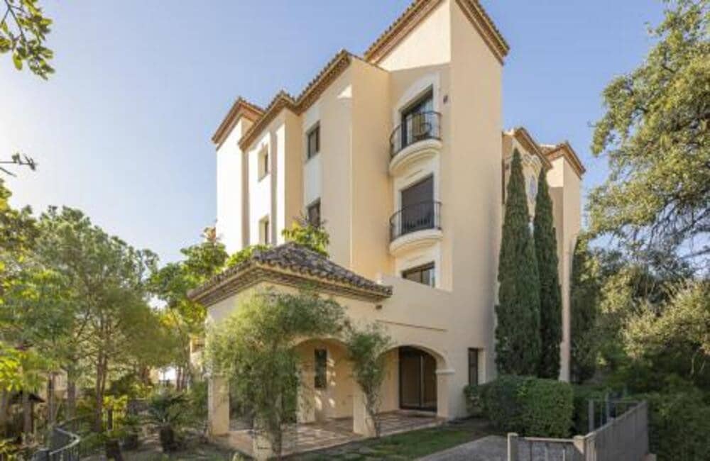 3 quarto Apartamento para venda em Benahavis com piscina garagem - 1 500 000 € (Ref: 9436613)