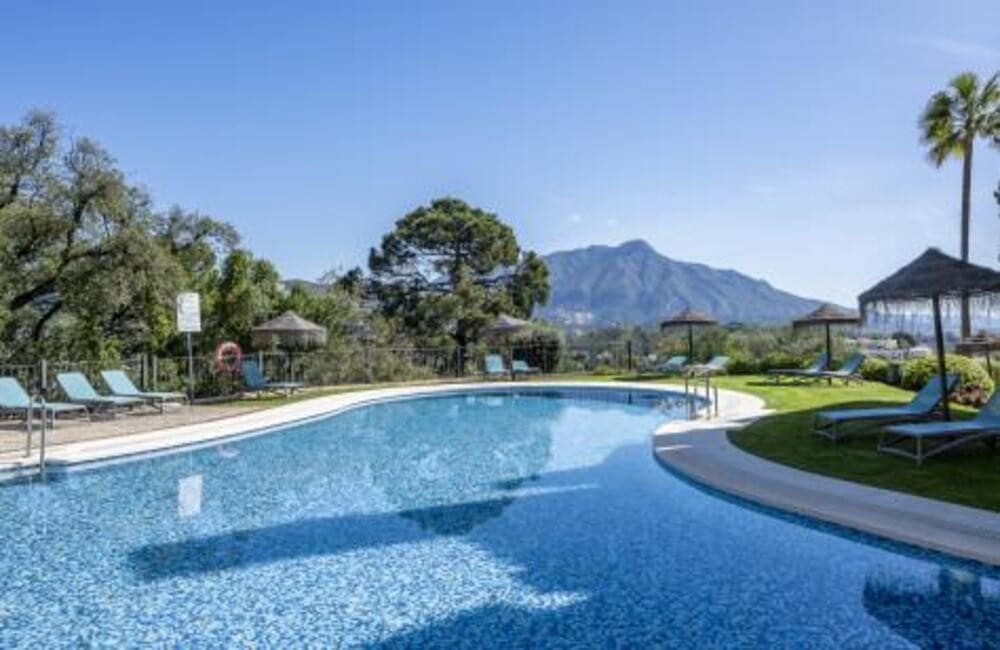 3 quarto Apartamento para venda em Benahavis com piscina garagem - 1 500 000 € (Ref: 9436613)