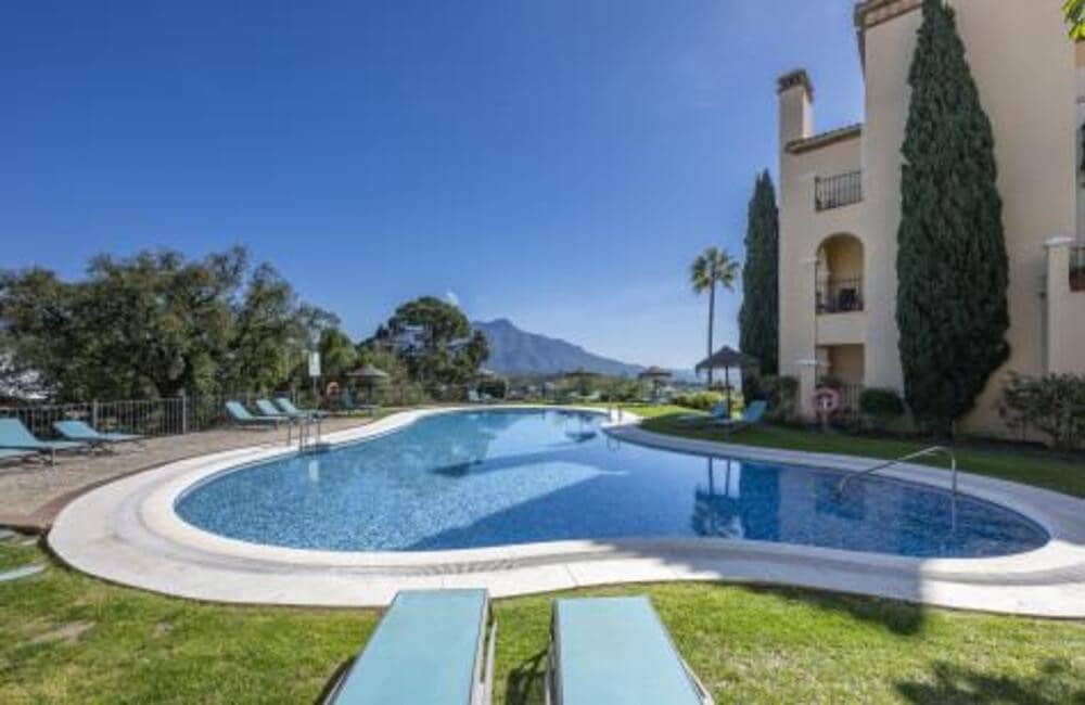 3 quarto Apartamento para venda em Benahavis com piscina garagem - 1 500 000 € (Ref: 9436613)